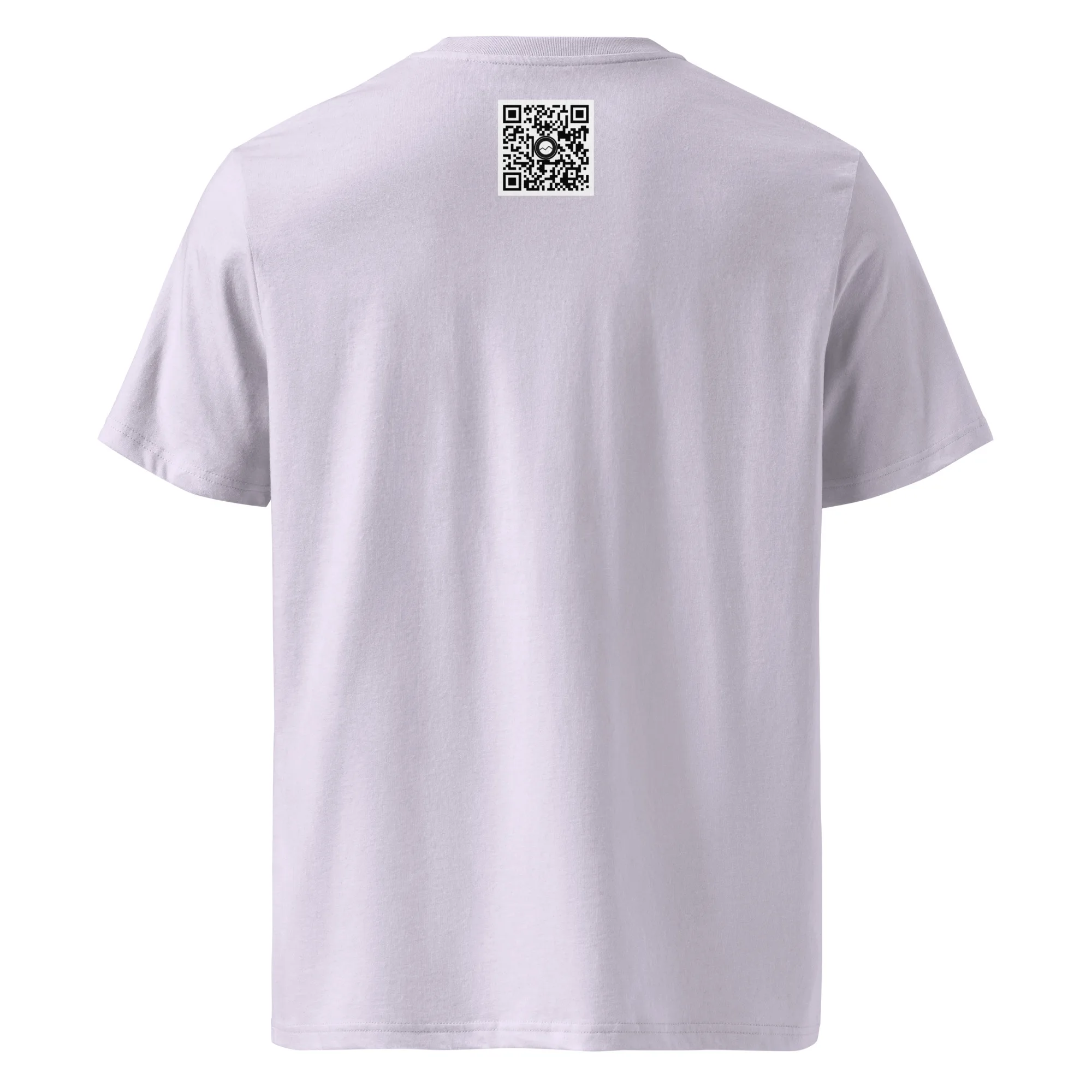 La camiseta unisex Sotavento, una camiseta blanca con un código QR en la parte superior de la espalda, es perfecta para mostrar tu estilo. Disponible en nuestra Tienda Online, encarna la simplicidad y te conecta con fotografías impresas vibrantes y paisajes canarios impresionantes con solo escanearla.