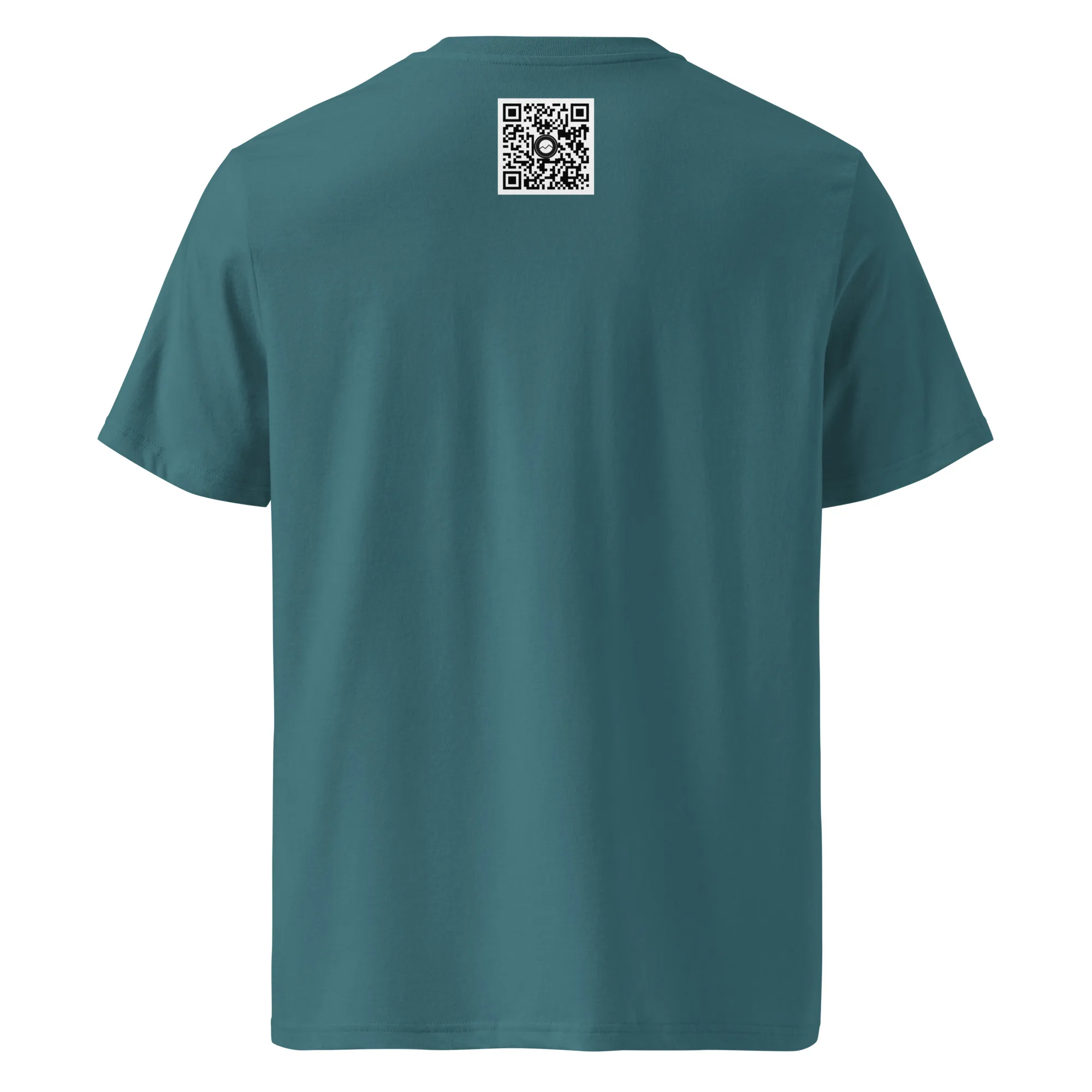 Una camiseta unisex verde azulado llamada "Camiseta unisex Amanecer desde el Roque de los Muchachos" presenta un código QR impreso en estilo Arte Decorativo en la parte superior de la espalda. Tiene mangas cortas y no tiene otros diseños ni textos visibles, con el código QR ubicado en el centro cerca del área del cuello, lo que le agrega un toque moderno a este diseño simple.