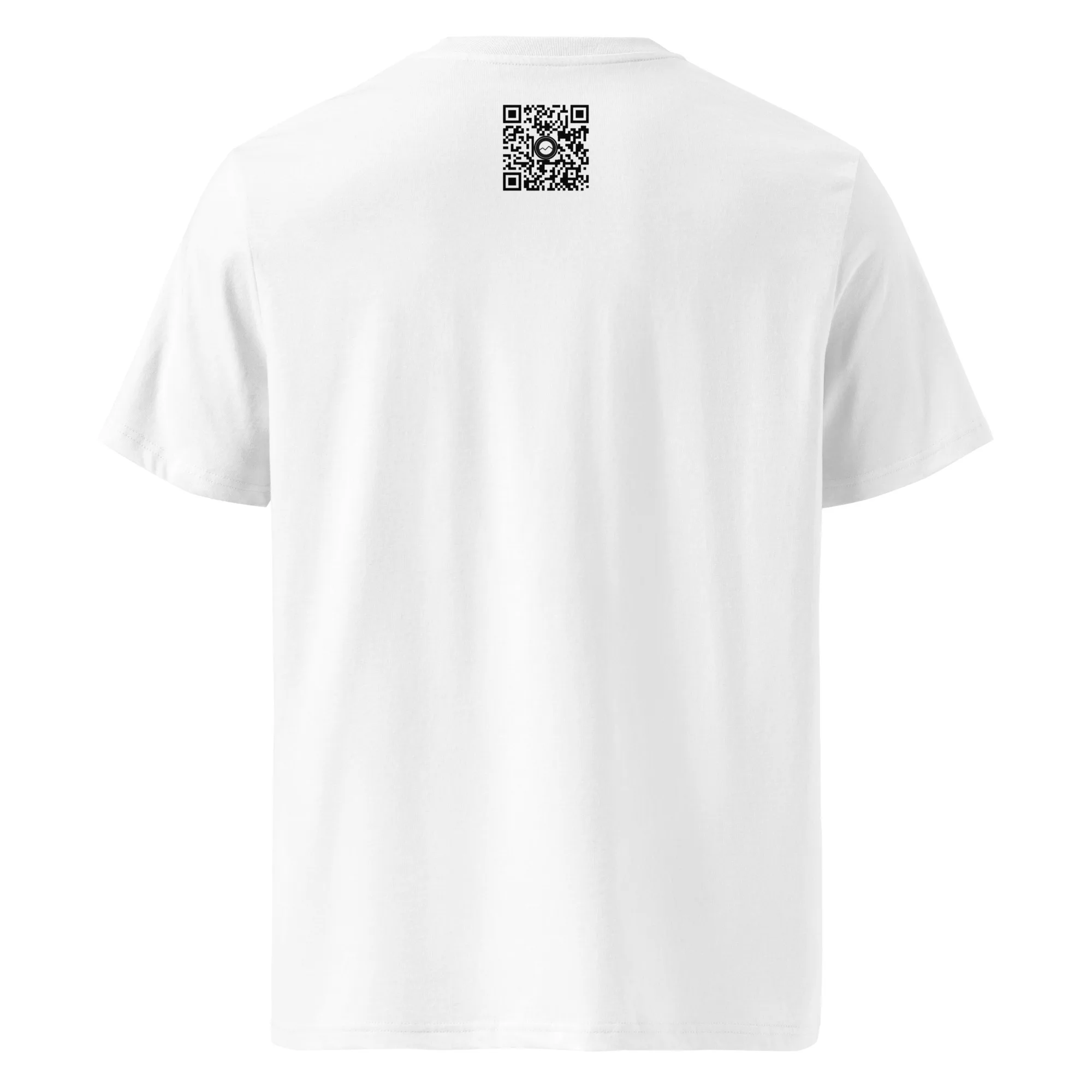 La camiseta unisex Sotavento de Volcanica Productions es una camiseta blanca que cuenta con un diseño minimalista con un código QR elegantemente impreso en la parte superior de la espalda, combinando a la perfección el estilo moderno con la delicadeza del arte decorativo.